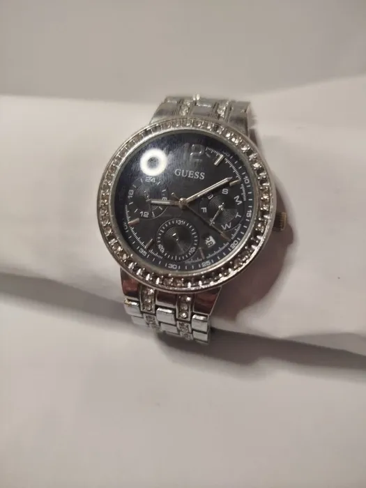 наручные часы guess и Casio forester