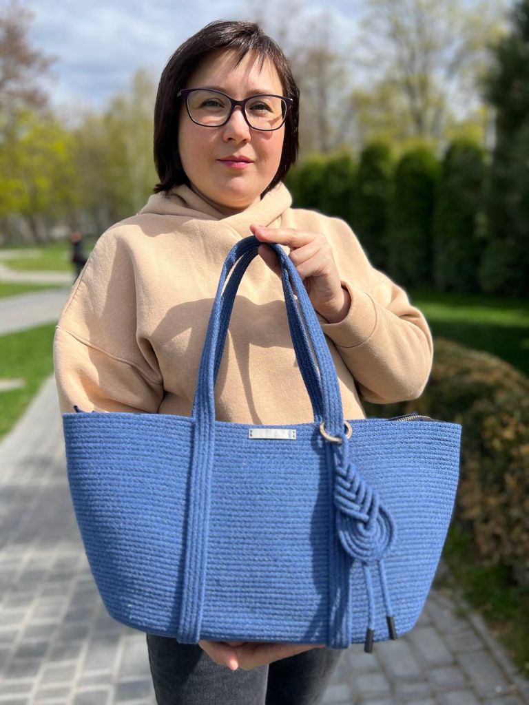 Джинсова красуня