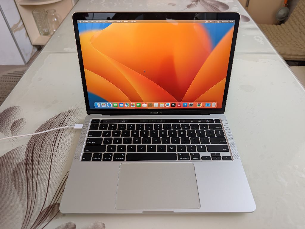 MacBook Pro 2020 i5/8/512