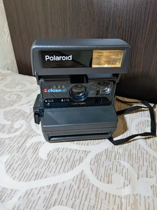 Polaroid 636 CloseUp (Made in UK)