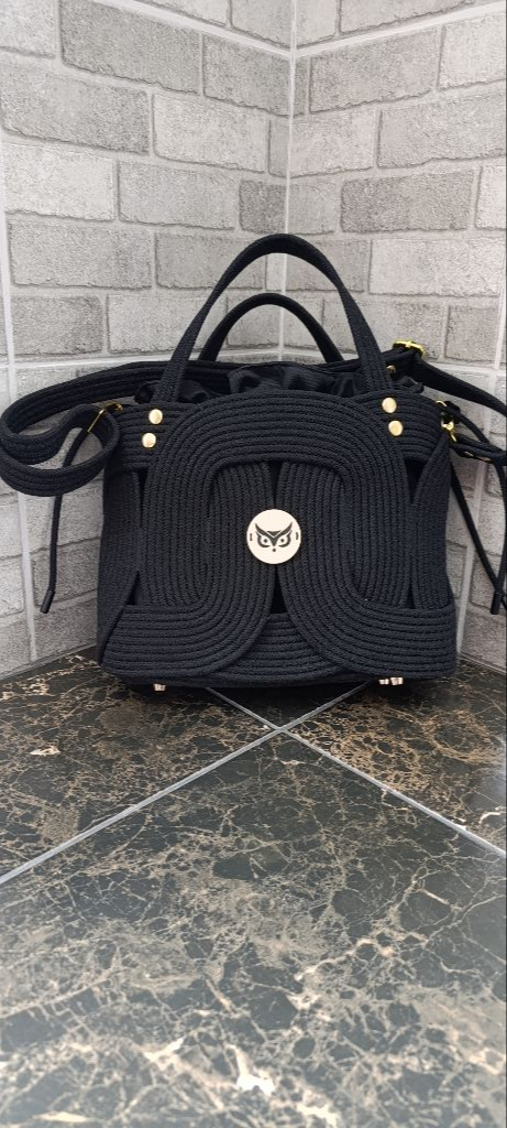 Маленька сумочка ручної роботи