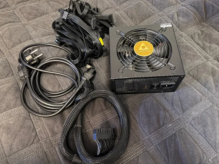 Блок живлення Chieftec Polaris 750W 80 PLUS Gold (потребує ремонту)
